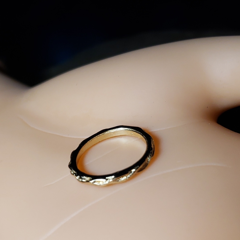 BRAND NEW RING SIZE 6 - Picture 3 of 3